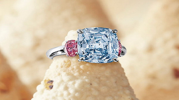 Es_Lujo's tweet photo. Anillo con hermoso diamante. Precio: 10 millones de dólares. http://t.co/I75Vp3S4UI