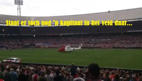 Facebookgrappen's tweet photo. Toch nog kapitaal op veld 010... #OpenDag #Ajax @AjaxFanzoneNL @Ajaxshowtimecom http://t.co/EOKzE2HwM3