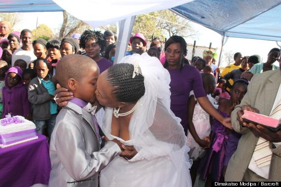 HuffPostUK's tweet image. Schoolboy, 9, renews vows with wife, 62, because that's not weird at all huff.to/1p73ywL