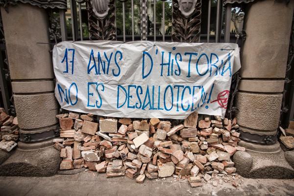 juridicacongres's tweet photo. No permetrem que enderroquin els nostres somnis
#AraoMaiCanVies juntes podem! http://t.co/zcpO4NbvFI f/@PereArnaldo http://t.co/JGMmEGn6NC