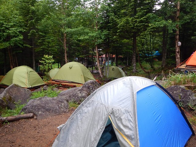 白駒池でテント泊をする魅力とは 登山ルートや混雑状況も キャンパーズ