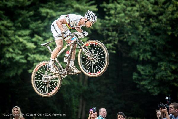 3, 2, 1 A VOLAR!!! <a href="/nschurter/">Nino Schurter</a> <a href="/scottsports/">SCOTT Sports</a> #ScaleRC #NoShortcuts