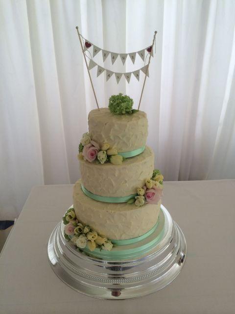 GoFreeCakes's tweet image. We make beautiful, custom designed #freefrom #wedding cakes, w/ UK delivery. Feel free to get in touch for more info