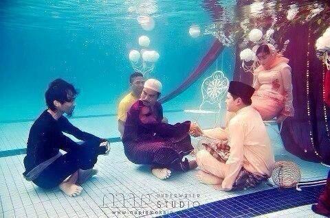 Tok kadi : blup blup blup blup 

Lelaki: blup blup blup blup 

Tok kadi : blup? ( sah?) 

Saksi: blup blup ( sah sah)