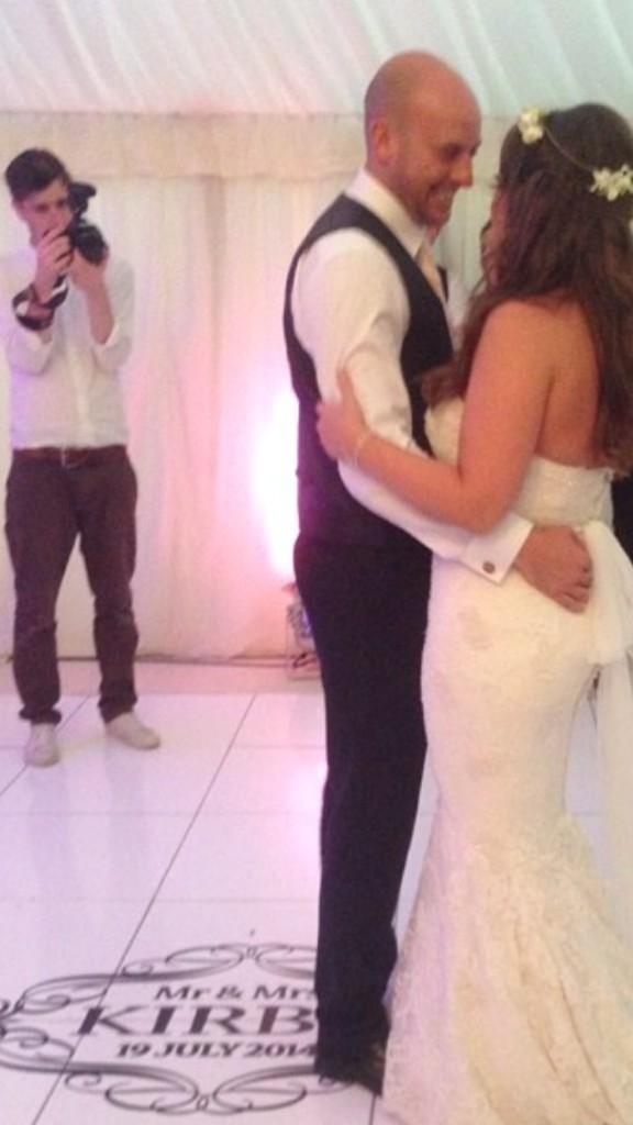 MangoEventsUK's tweet image. Beautiful bride Charlotte having her first dance on our White Gloss Dancefloor with personalised Decal in centre x