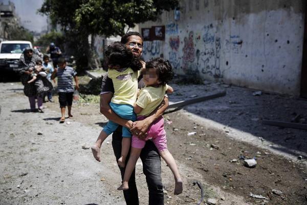 ANONYM0USITALIA's tweet photo. Un'immagine vale più di mille parole.
#StopBombingGaza http://t.co/zFBYUM0Yjl