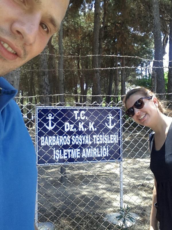 Teftişe gelmiiis :) <a href="/hurizathande/">hande gültekin</a> (@ Kilitbahir Zargana Askeri Plajı w/ 3 others) swarmapp.com/tamerturp/chec…