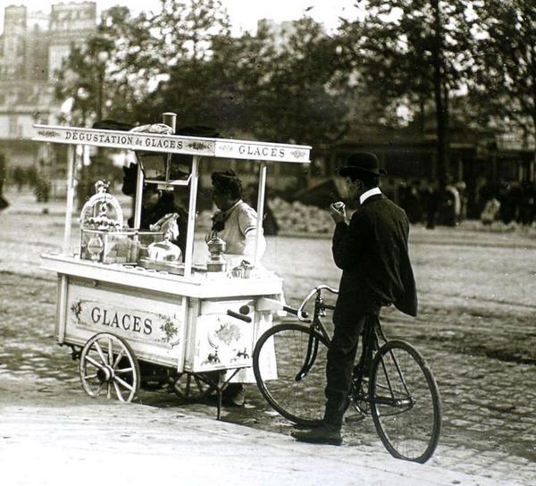 PetiteMarchande's tweet photo. Et pour compléter notre collection de 'Marchandes', voici probablement la plus appréciée en été #glaces #marchande http://t.co/VBTNTzd3T2