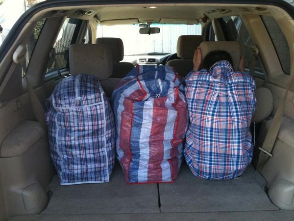 iIusionOptica's tweet photo. Camuflado entre bolsas http://t.co/8dei1fFIin