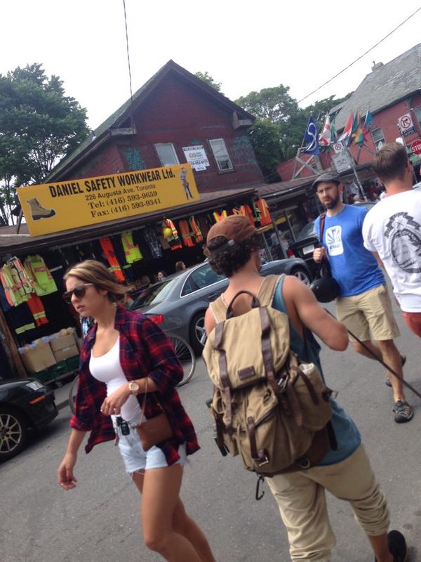 AlongCamePoppy's tweet image. @Jimmy_Gray it's the back of your head twin bossing it up in Toronto! @zaksingle #twinhead