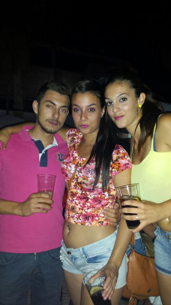 mooreeniitta's tweet photo. Oleee quee oleee miraa que gentee mas apañaa sii señorr http://t.co/6AXlFtrNMy