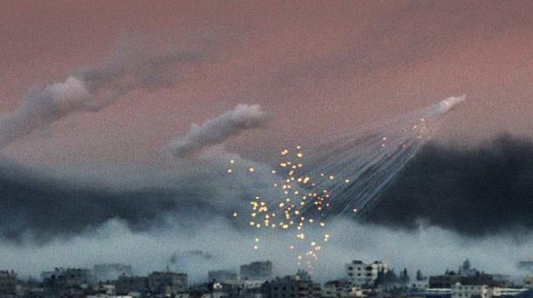 PressTV's tweet photo. #Israel drops #phosphorus bombs on #Gaza http://t.co/LM0XjrNFm3 
#GazaUnderAttack http://t.co/jd6FM42rvs