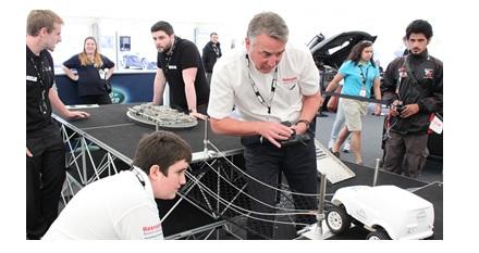 BoschRexrothUK's tweet image. Our engineers and interns concentrating hard on @JLRPR 4x4 in schools challenge @FormulaStudent #FS2014