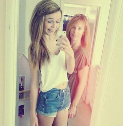 JesSimons_'s tweet image. With mom:*****