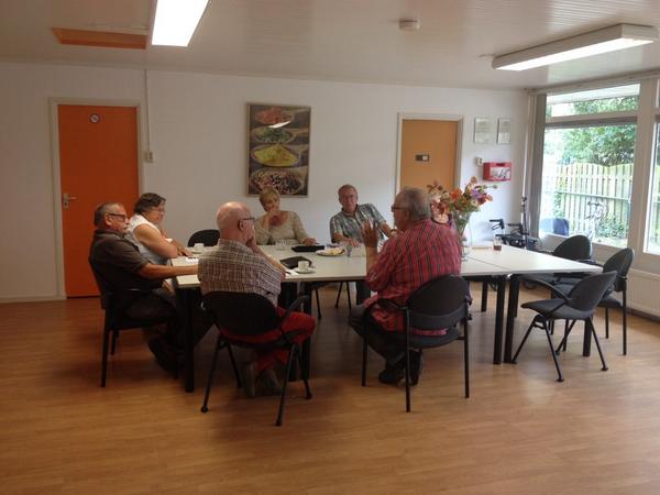 Op #zomerschool #jaarvandesenioren <a href="/gemTiel/">gemeente Tiel</a> veel vragen voor cursusleider van <a href="/DynamiekTiel/">Dynamiek-Tiel</a> en #seniorenweb #Tiel