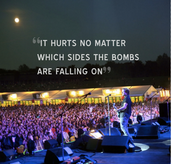 1023oficial's tweet photo. Eddie Vedder faz cover de Imagine de John Lennon contra guerra na Faixa de Gaza: http://t.co/ti8nEAz0t8 http://t.co/XwtuulI4pK