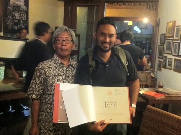 kopikultur's tweet image. Prawoto Indarto, coffee book author and Adi, host of 'Coffee Story' Kompas TV. All coffee men tonight @kopikultur