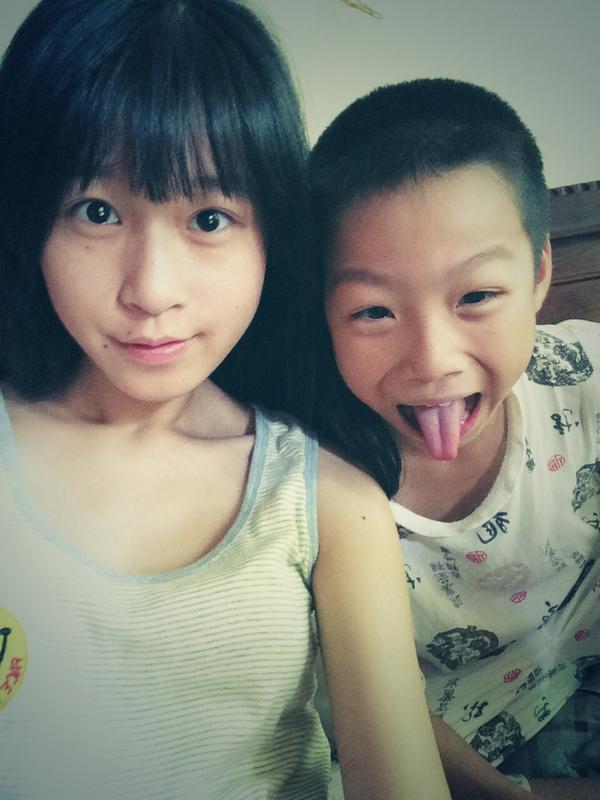 HMengting's tweet photo. with my little brother http://t.co/AS8FfWpBg4