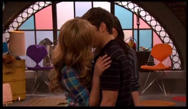U kiss good <a href="/HeresSamPuckett/">Sam Puckett</a>