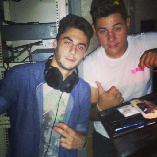 alejandrojh96's tweet photo. Mi bro y yo en @paradise_copas @ParadiseCopas DJ's residentes DjMorris &amp; linexDj proximo viernes y sabado a romperlo http://t.co/U4YRKO5b3G