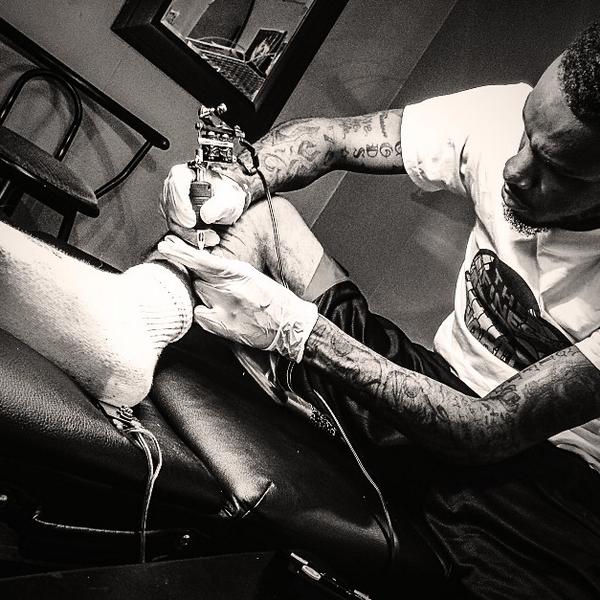 REALinkLORD's tweet photo. Looking For A Tattoo Artist On VSU Campus. HIT ME UP. #Vsu #Vsu18 #Vsu17 #Vsu16 #Vsu15 #VsuGrad #realinklord #inklord http://t.co/Vqh5uwh2b1