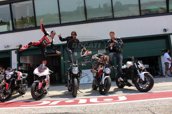 DucatiNoticias's tweet photo. DUCATI STUNT SHOW WDW2014 EMILIO ZAMORA https://t.co/7oWsxeBzRk #worldducatiweek @Emilio_Zamora #ducatilife http://t.co/DEu2HGtiOV