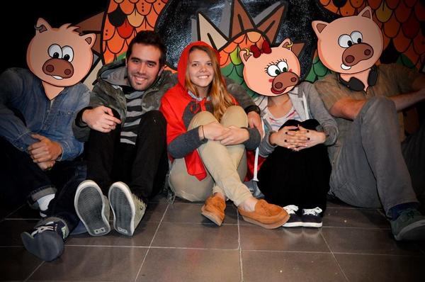 CaperucitaenRed's tweet photo. Que buen festejo el de ayeer, amigos como ustedes hay pocoos! @TuLeniador @Certweeto @Pig_app @TinderellaPig http://t.co/QjNfqYmTKP