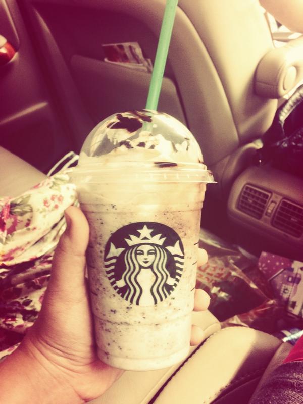 BirdMakenna's tweet photo. Cookies and creme. Heaven in a cup.😍 http://t.co/N4dJIpIAES