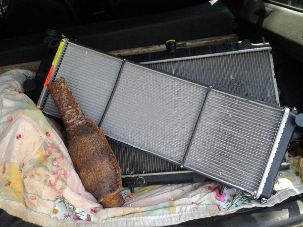 CamoJeepKR's tweet image. Went to the scrap man got 13bucks #jeeplife #brokenStuff 3 radiators and a cat.