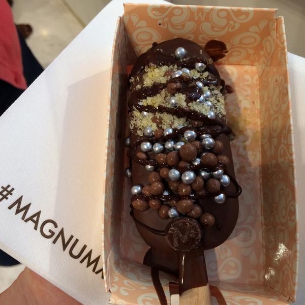 red_freckles's tweet photo. Make your own magnum ice cream? Yes, please. #selfridges #magnumxselfridges #magnum #icecream #london http://t.co/KhcO7NTbMU