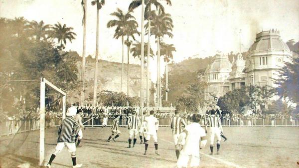 decoruiz's tweet photo. Nós somos a História. #Flu112 #Bra100 http://t.co/Zkg8V6Wemh