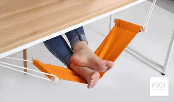 droold's tweet image. An Under-Desk Foot Hammock droold.com/i/1712-An-Unde… via @droold #office #deskspace