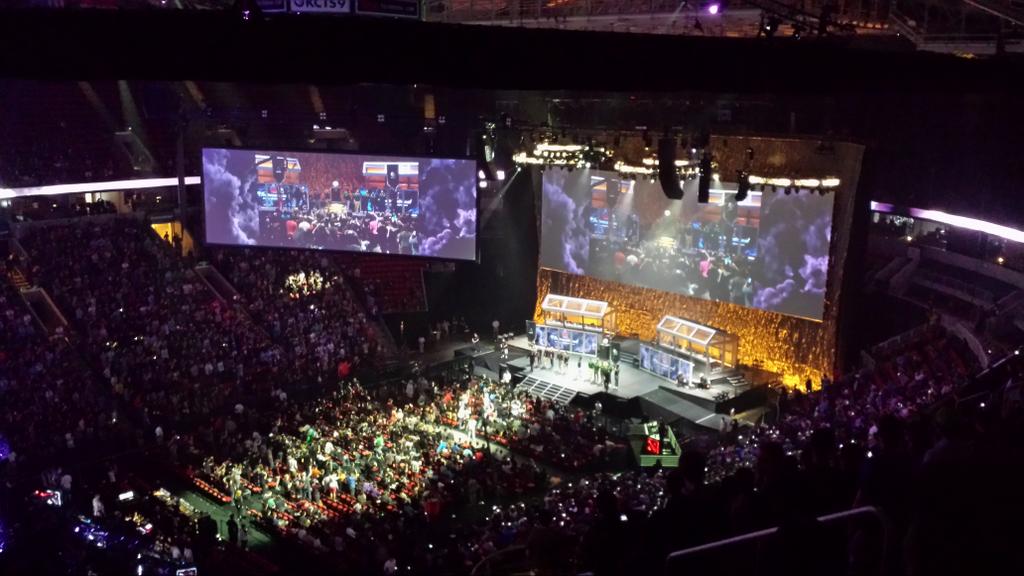 BtFb-0iCEAE9Tzf.jpg:large