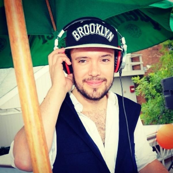 MumsonFans's tweet photo. Ben Lovett at @Soundwavesmtk DJing on Saturday, July 19th in Mountauk, NY! He's looking fabulous! http://t.co/Cq1kQxbZ5V