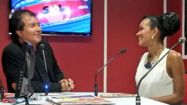 radiosol889's tweet photo. Nos visita en cabina Yomatzy Hazlewood en el espacio Haciendo Patria con @Marcos88sol http://t.co/oWgtUGp9XO