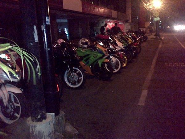 KNRRCI's tweet photo. Latepost 19july otw Baksos KNRRCI @blok-M http://t.co/d6U80FuRFY