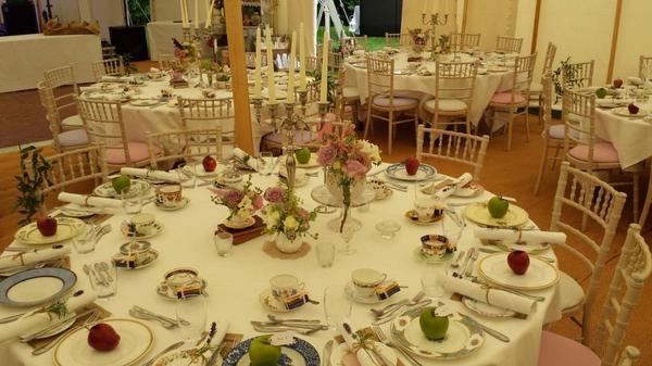 wentbridgehouse's tweet image. Beautiful vintage crockery, apple placecards, completely relaxed atmosphere. Ready for guests... #wentbridgehouse #1D