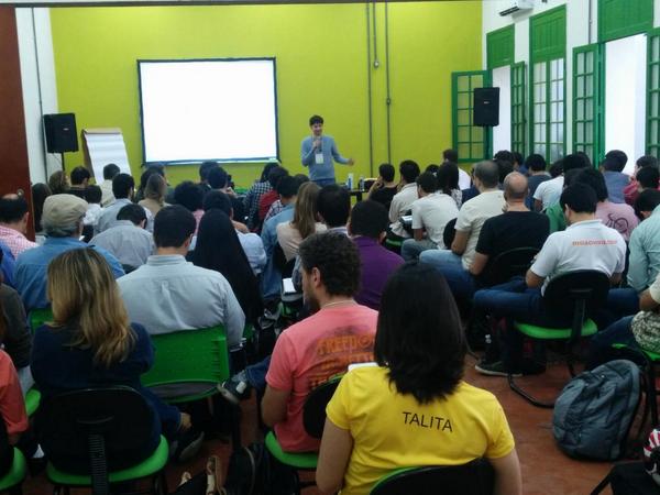 ashevat's tweet image. Great session by @_dkatz about building a minimal product that users love. #google #startup #googleLaunch