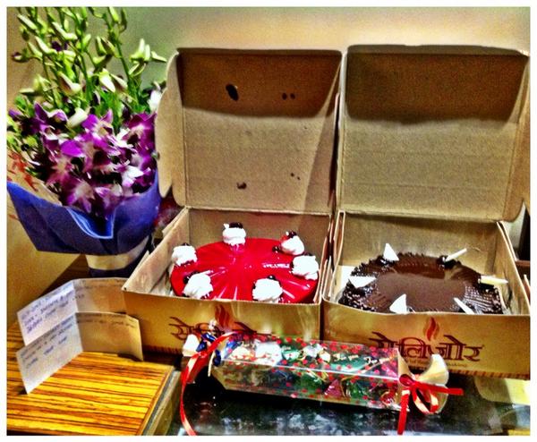 AshishChowdhry's tweet photo. My #Twamilys gifts adorn my home.Cut d cake with all of u in my heart. #happy #ecstatic #emotional #thankful #blessed http://t.co/kYJ0BzSuDb