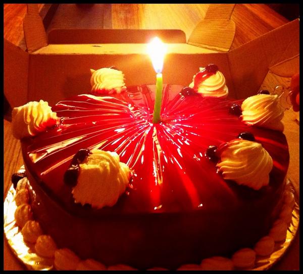 AshishChowdhry's tweet photo. My #Twamilys gifts adorn my home.Cut d cake with all of u in my heart. #happy #ecstatic #emotional #thankful #blessed http://t.co/kYJ0BzSuDb