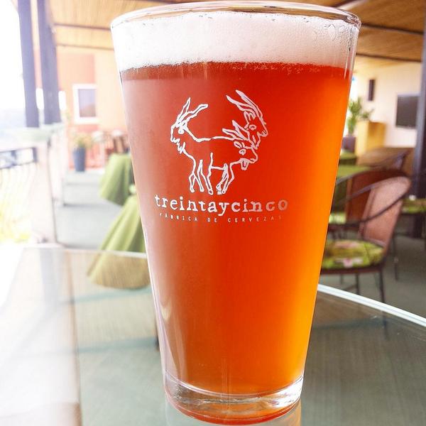 thelookoutcoco's tweet photo. Tumbacalzones (one of 5 Costa Rican craft brews we offer) http://t.co/w7D8xbMYA5