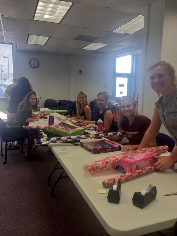 celia_bressler's tweet image. Helping at the Jefferson Parish CASA today! #ThetaServiceTrip