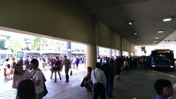 G_Awesome's tweet image. Nightmare lineups at the metro bus loop during rush hour? YUP. (this pic is under exagerated btw) #Translinkproblems