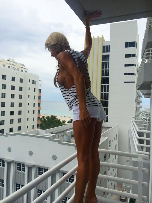 Just cracked my phone I hate everyone.. http://t.co/EIWlcQPj9d<a href="/tag/summer"class="tags"><span>#summer</span></a>