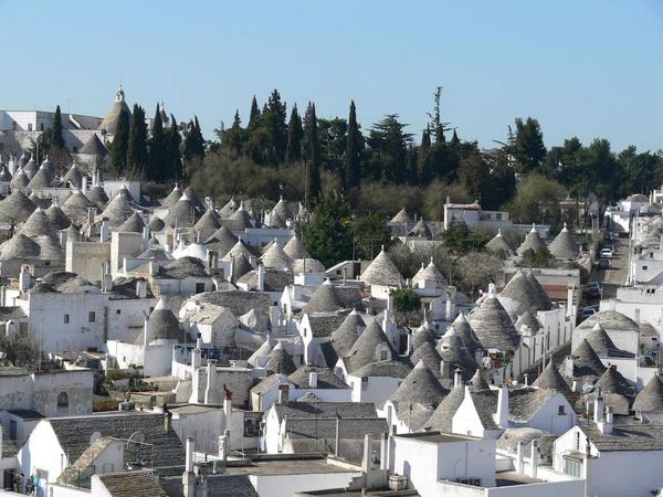 ヨーロッパ旅行 情報部 בטוויטר 本日 7 22 夜１１時 Bs日テレ ちょっと贅沢 欧州列車旅行 世界遺産都市アルベロベッロ とんがり屋根の奇妙な白い建物トゥルッリ 先史時代から伝わる方法で建てられた家が今も生活の場 Http T Co Oyczjpvgvk Http T Co