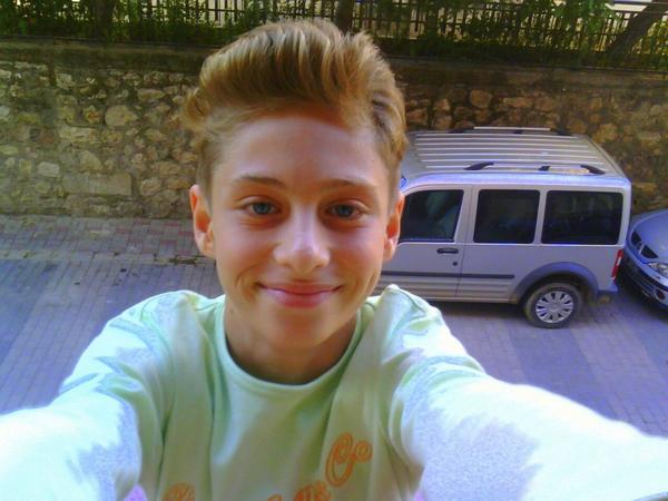 frontback77's tweet image. Gittiiiii saçlarım yok artıkkkkkk :&apos;(