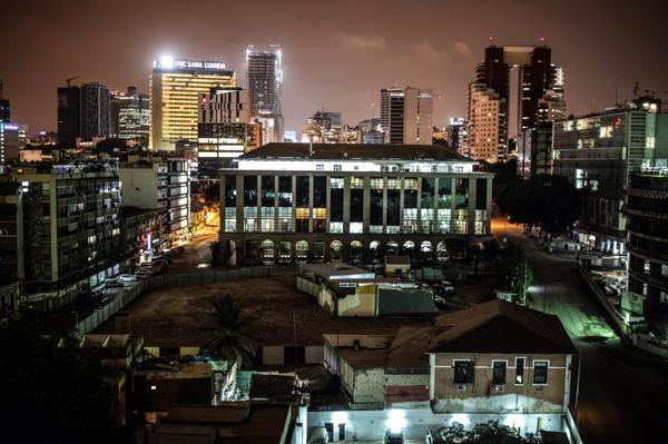 IvanNteka's tweet photo. This what luanda feels like in the night time #Luanda #angola #INteka http://t.co/F40fqESdTr