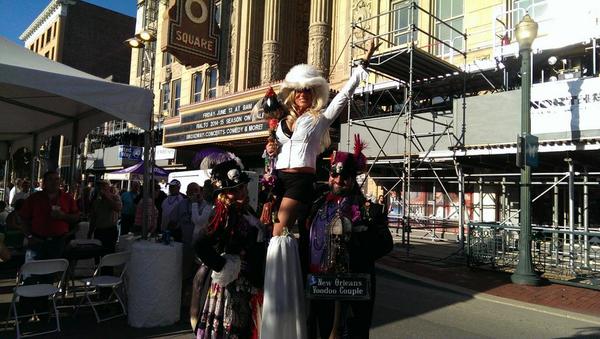 RoxEnt's tweet image. We R now in the Chicago so if you need stilt walkers for your event contact us at, 407-432-6111. More costumes, avail