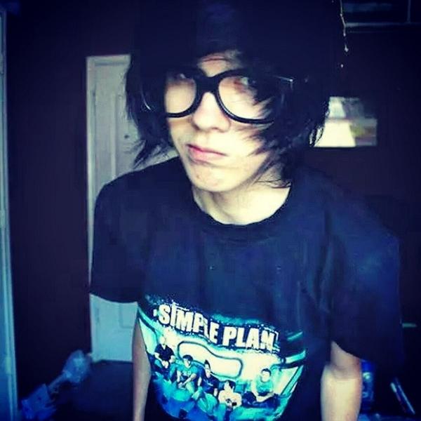 AwkwardAdaamm tweet picture
