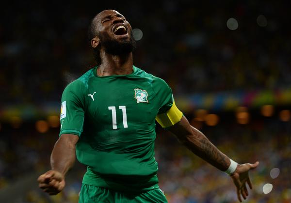 FifaPorn's tweet photo. #MCFC want Drogba, #MUFC target Blind and Hummels - it's the gossip http://t.co/7F0JKPoqDq http://t.co/vxvvXRHVBf